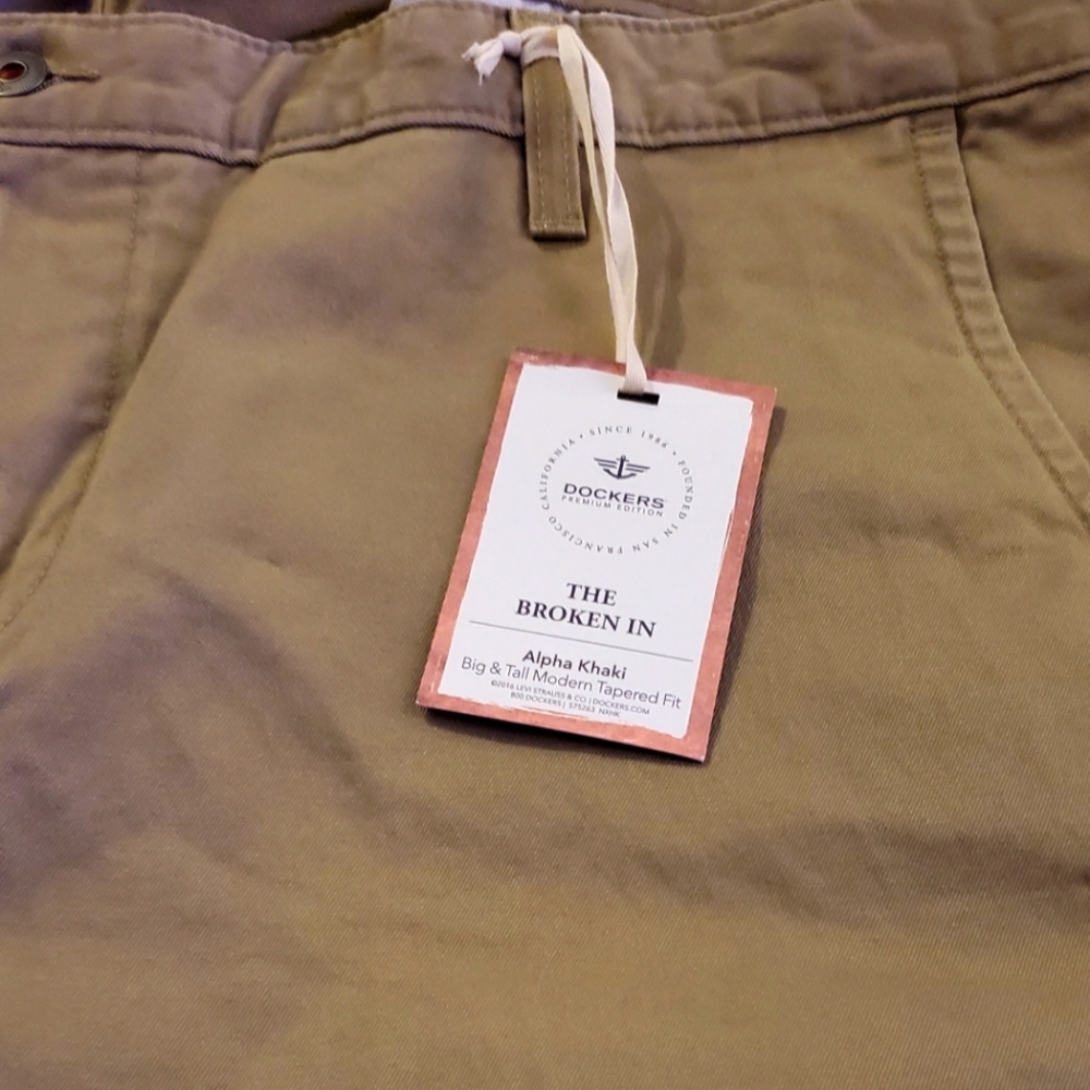 Brand new men's dockers khaki size 44x30